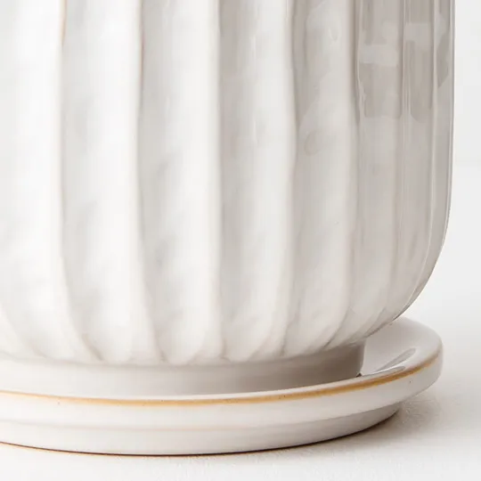 Clovelly Pot with Saucer - Image 2