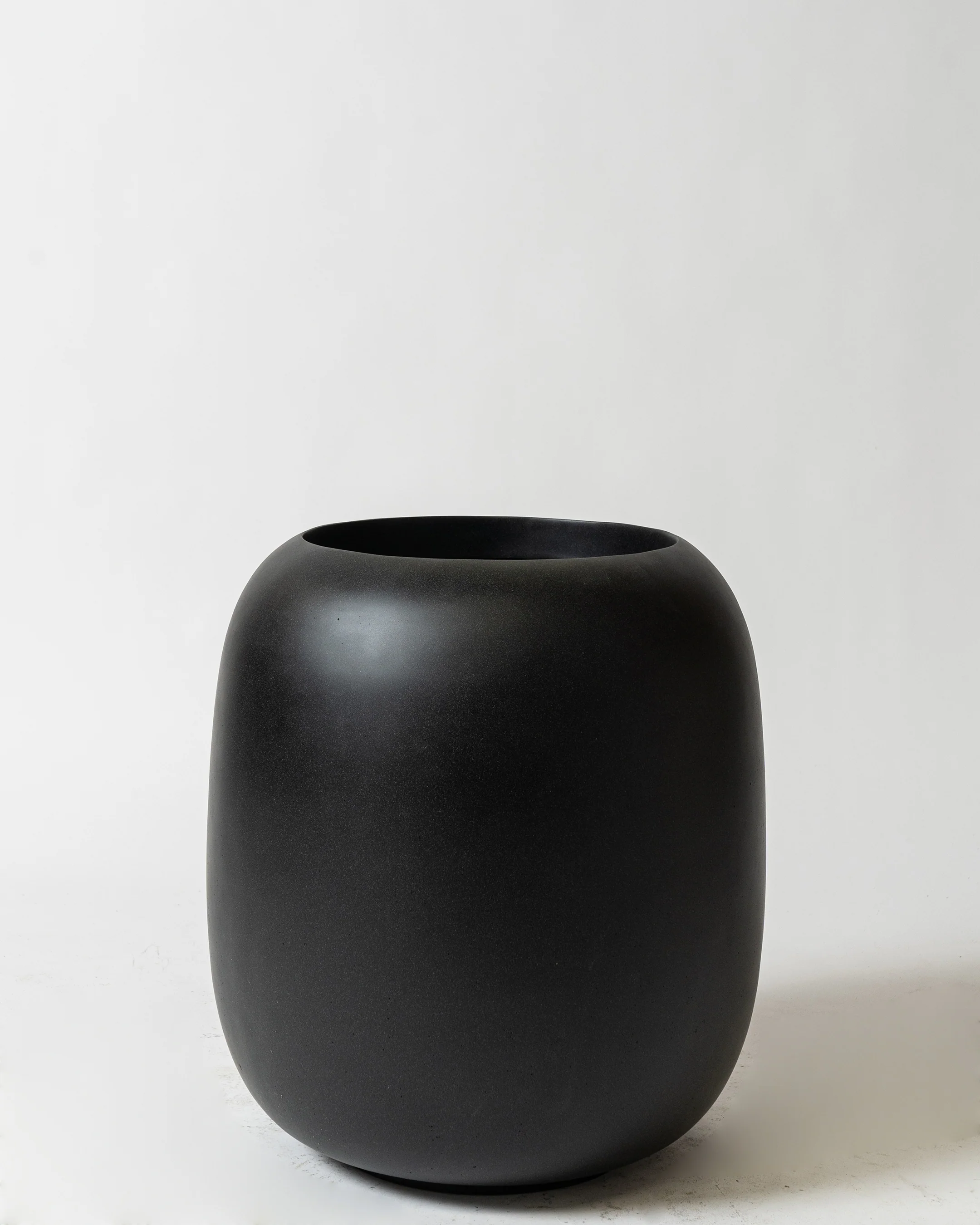 Tall Correa Pot - Image 4